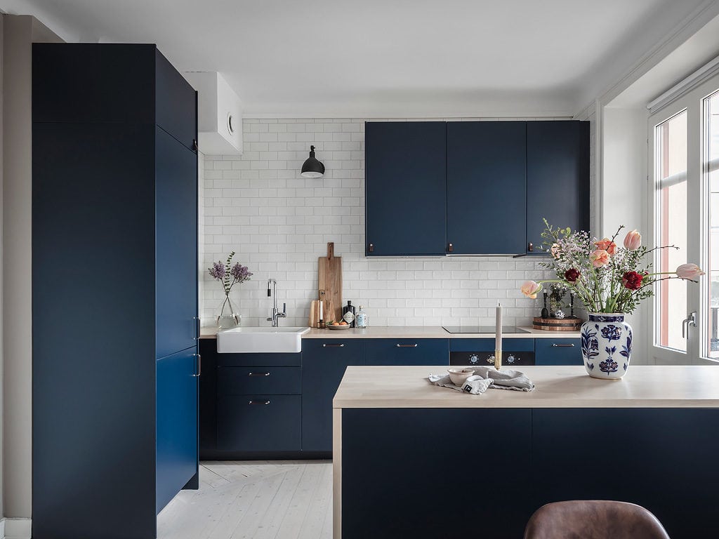 Blue living kitchen - COCO LAPINE DESIGNCOCO LAPINE DESIGN