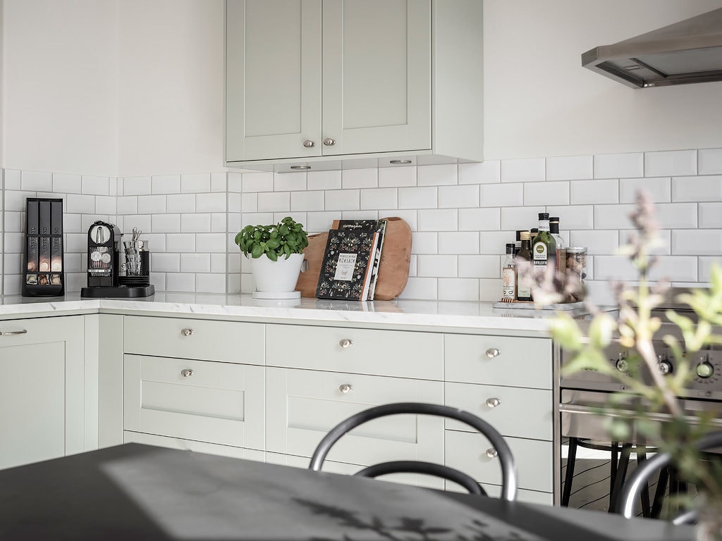 Kitchen in mint green - COCO LAPINE DESIGNCOCO LAPINE DESIGN