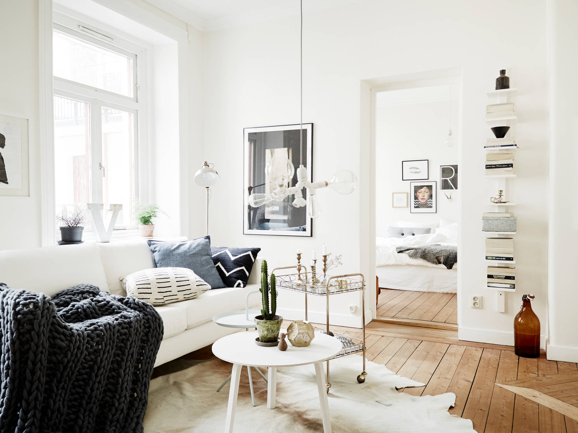 Vibrant white home with old hardwood floors - COCO LAPINE DESIGNCOCO ...