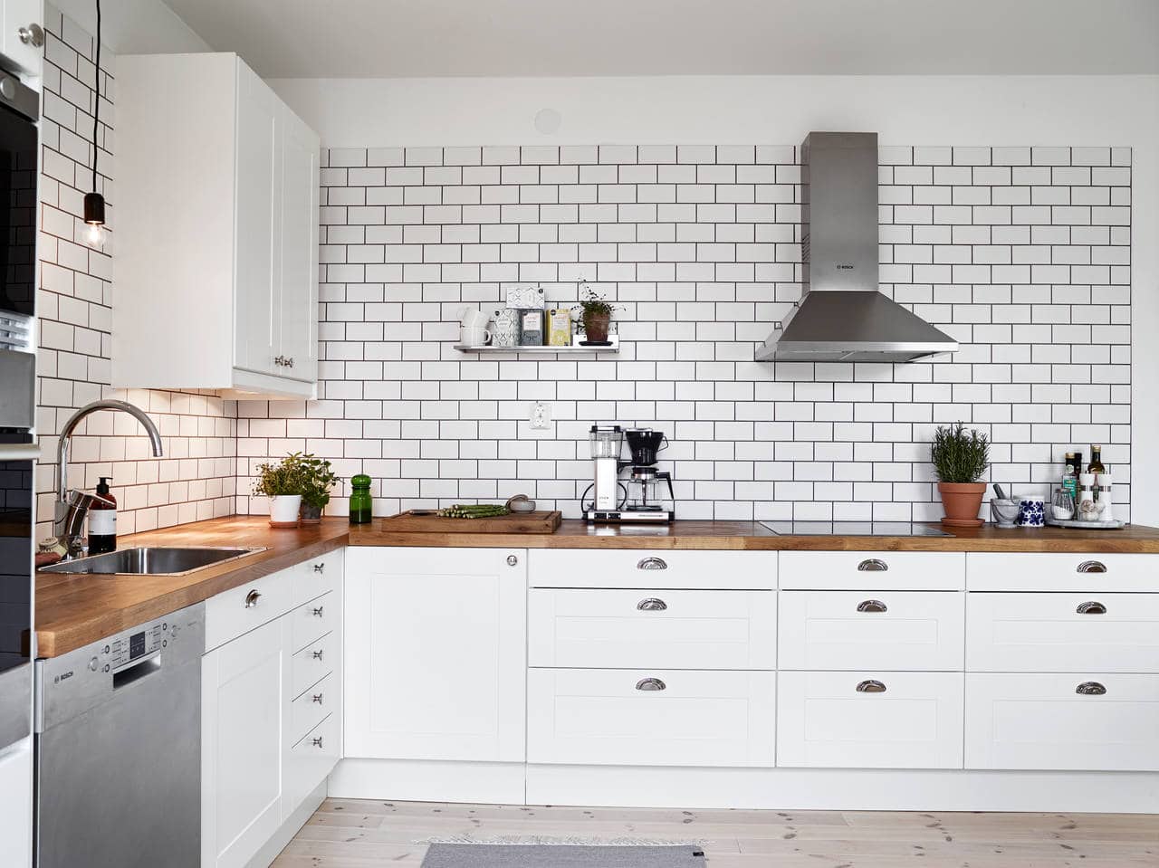 A White Tiles Black Grout Kind Of Kitchen Coco Lapine Designcoco Lapine Design