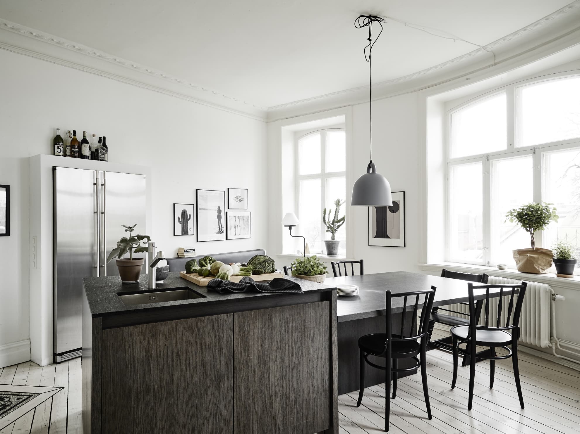 Attracktive kitchen island for small apartment Small Apartment With A Big Kitchen Island Coco Lapine Designcoco Design