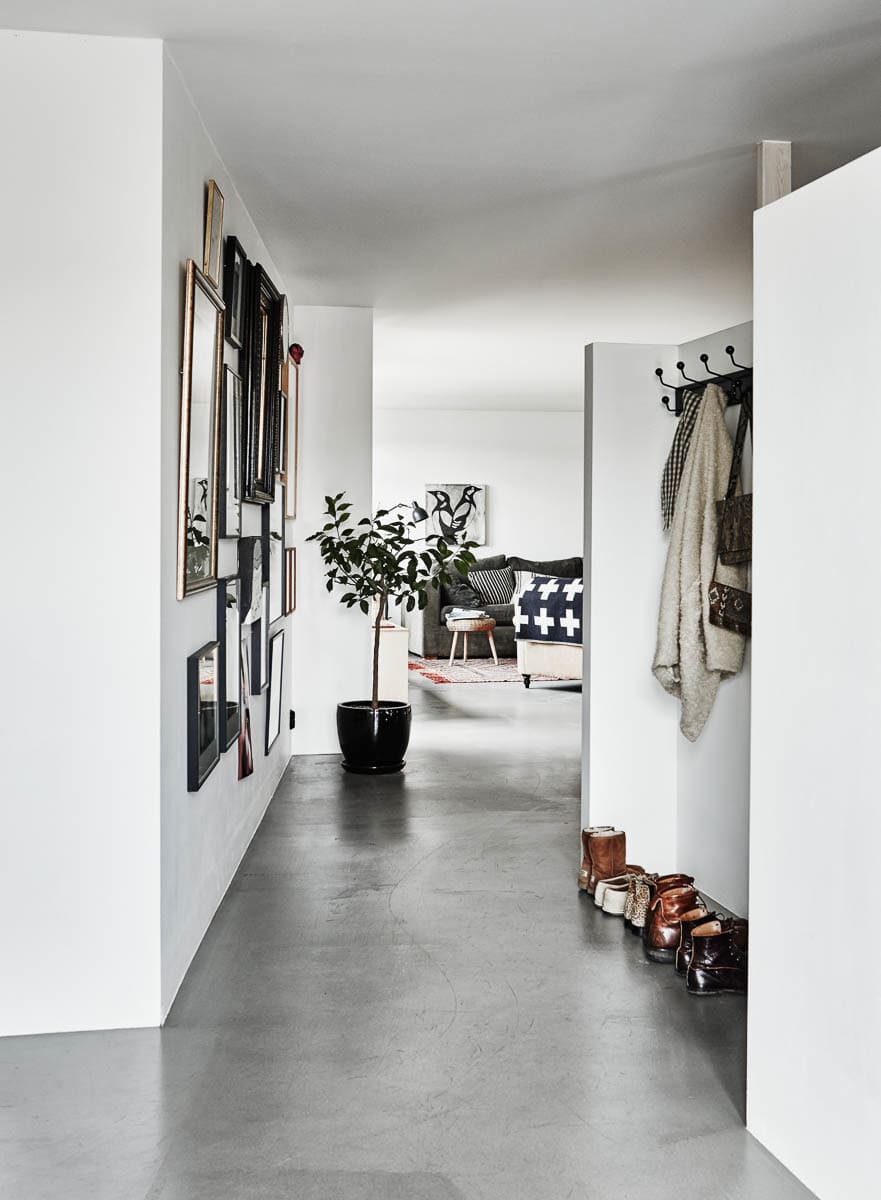 Concrete floor and wooden cupboards - via cocolapinedesign.com