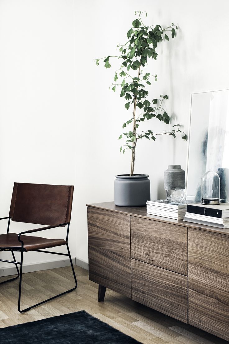 View of Finnish home with dark furniture - COCO LAPINE DESIGNCOCO LAPINE DESIGN