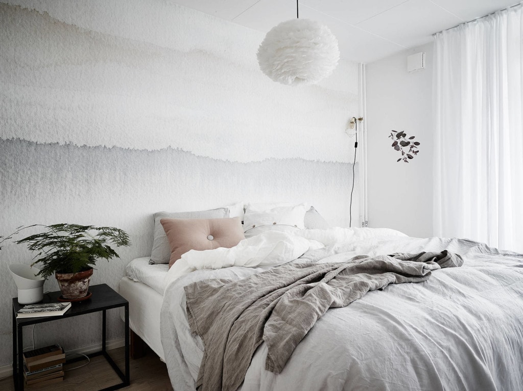 A gradient bedroom wallpaper in a modern and minimal bedroom design