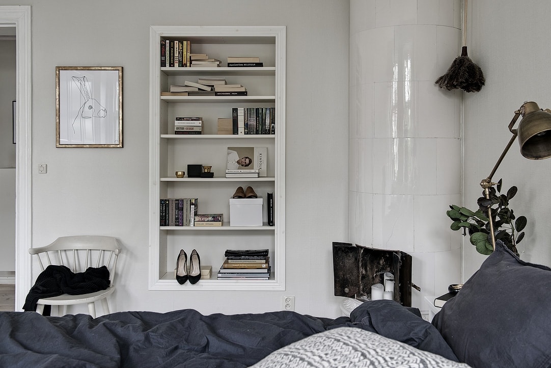 Doorway becomes bedroom shelf - via Coco Lapine Design