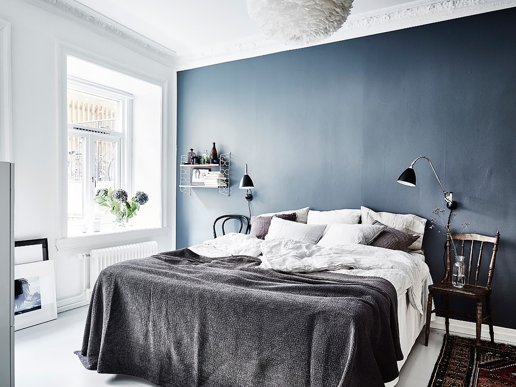 Blue bedroom wall - COCO LAPINE DESIGNCOCO LAPINE DESIGN