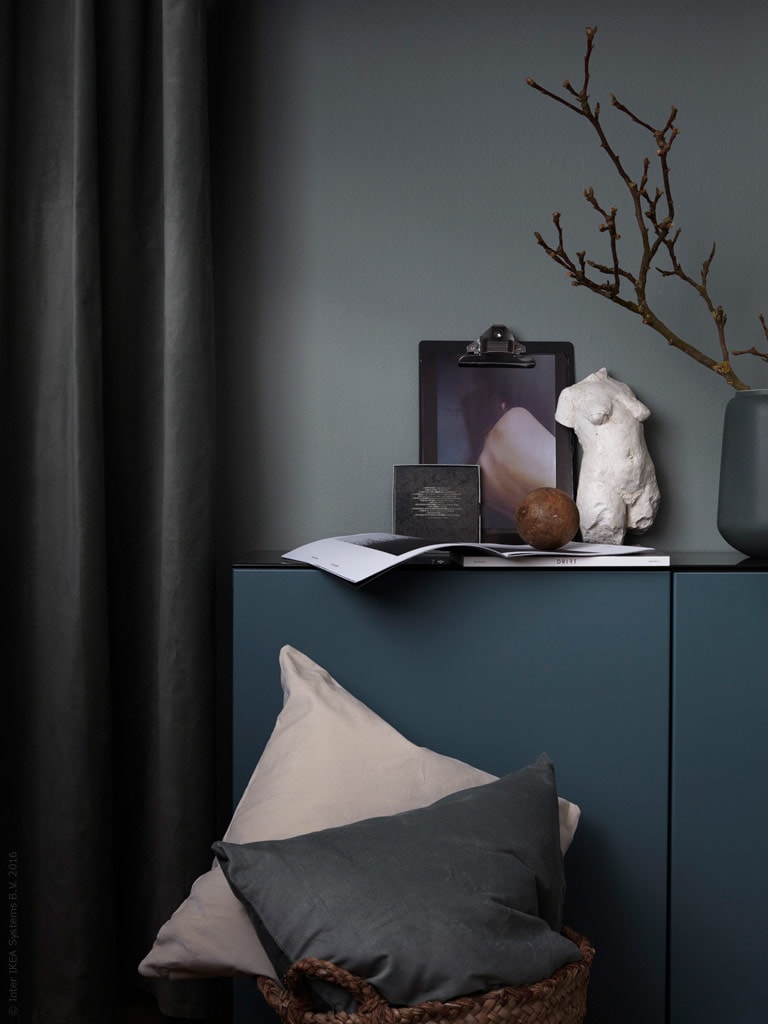Bedroom in dark hues - via Coco Lapine Design