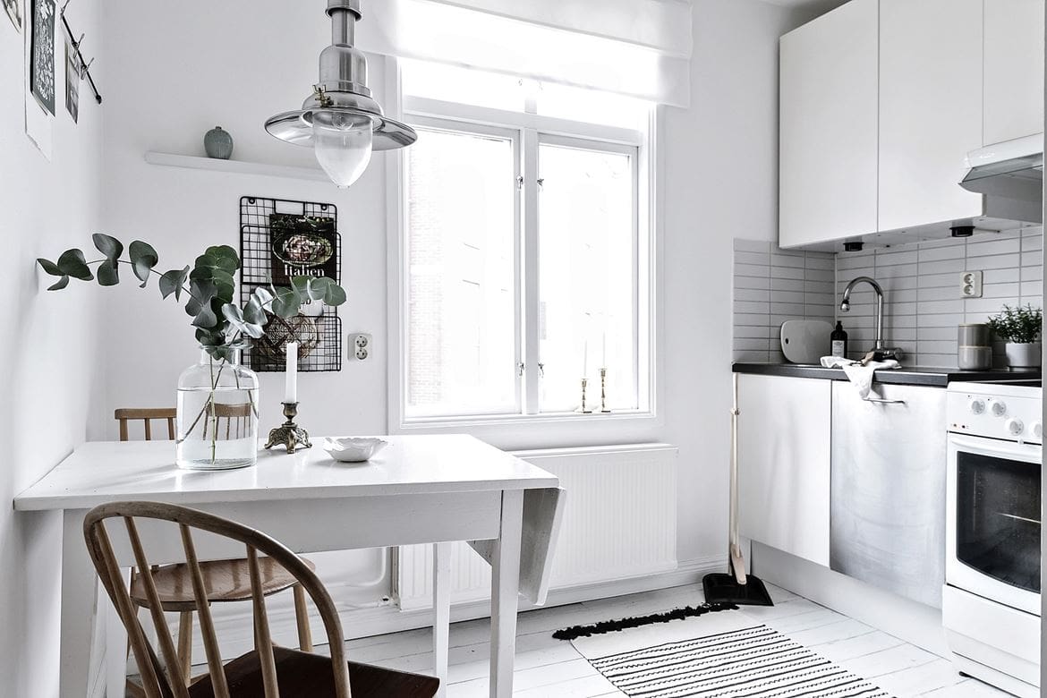 Fresh and white kitchen - via Coco Lapine Design