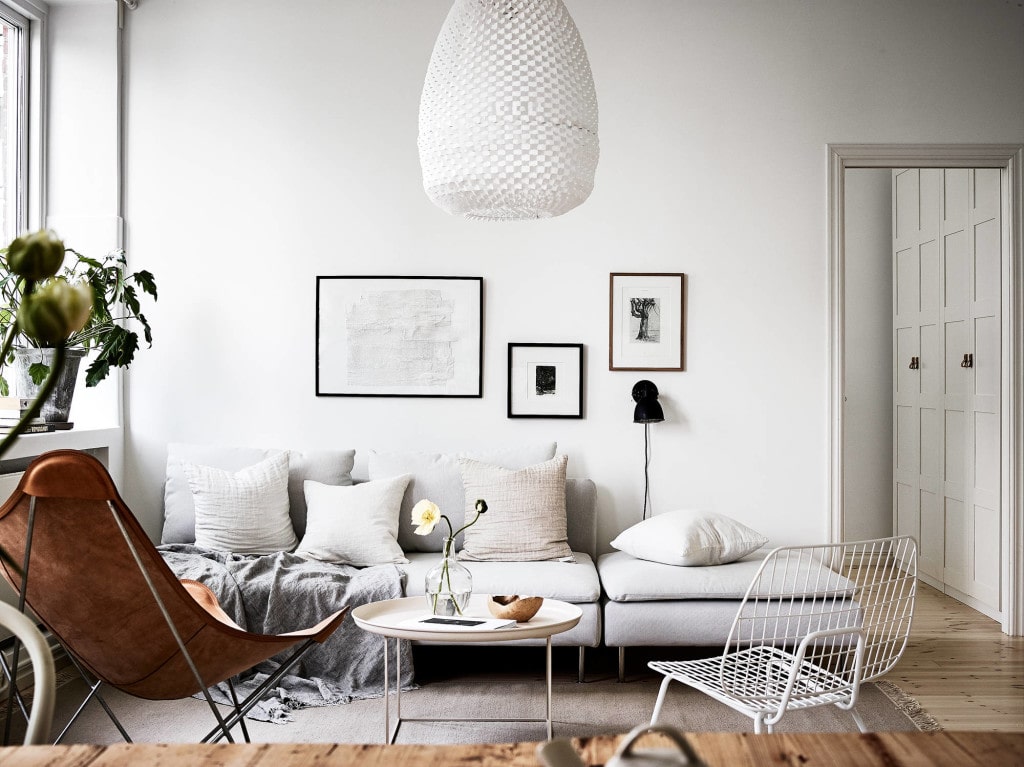 White home with warm details - via Coco Lapine Design