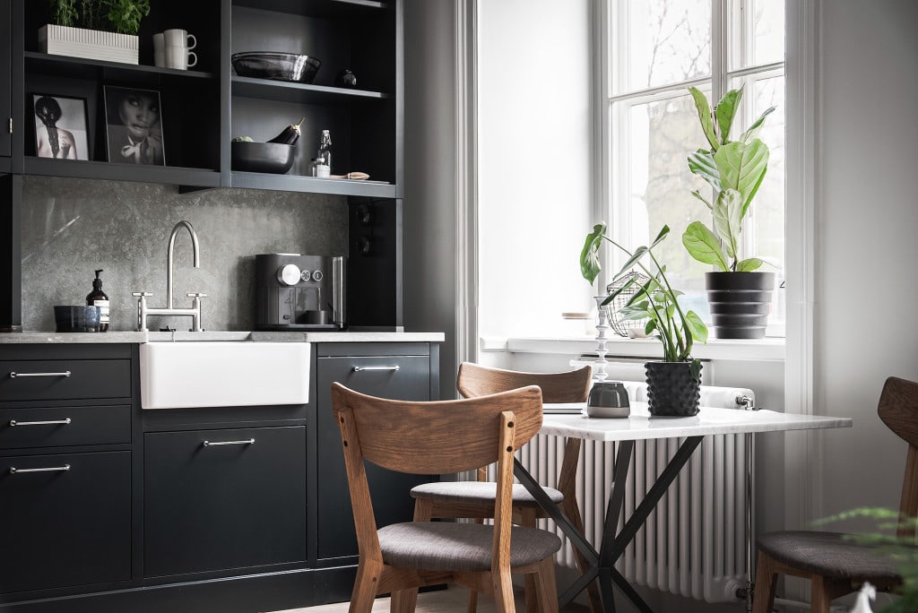 Small living space with a great kitchen - via Coco Lapine Design