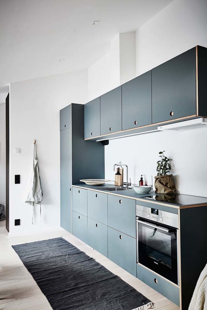 Compact kitchen in blue - via Coco Lapine Design
