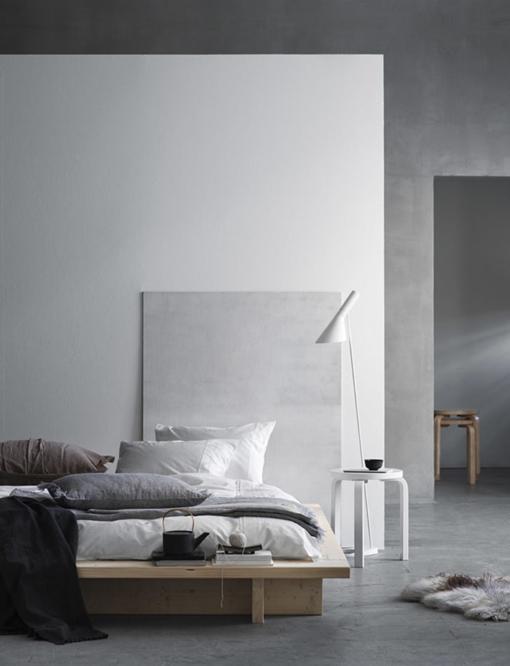 Natural bedroom styling - via Coco Lapine Design