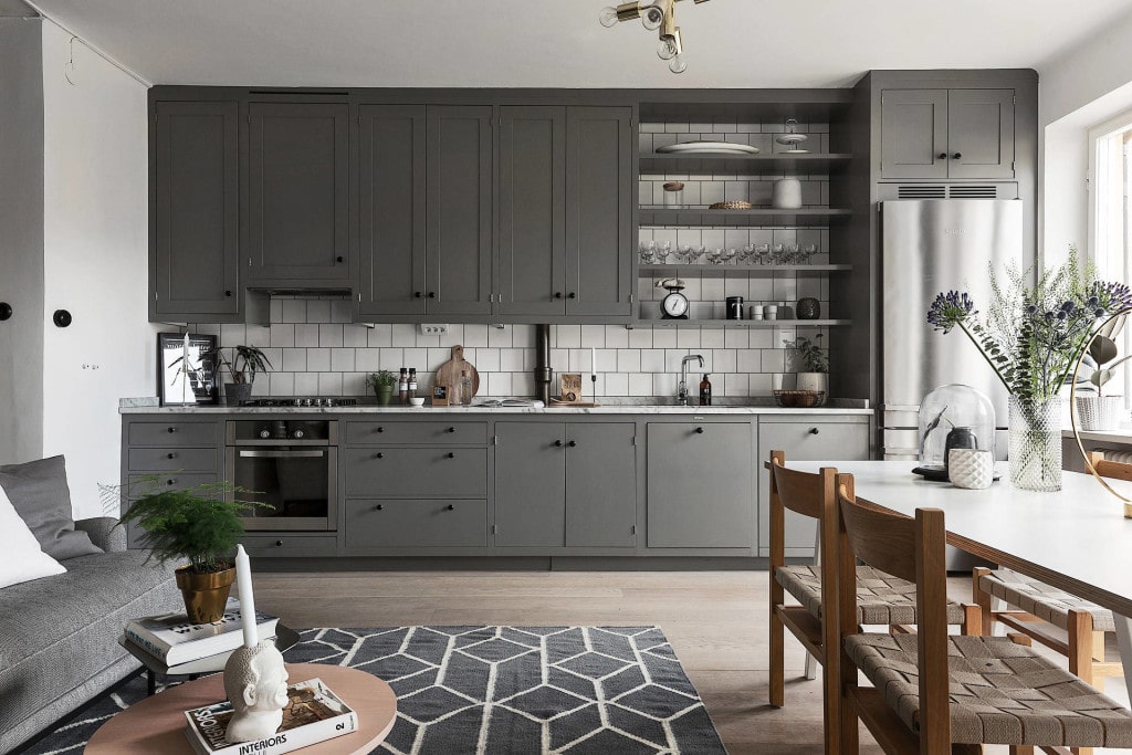 Beautiful living kitchen in grey - via Coco Lapine Design blog