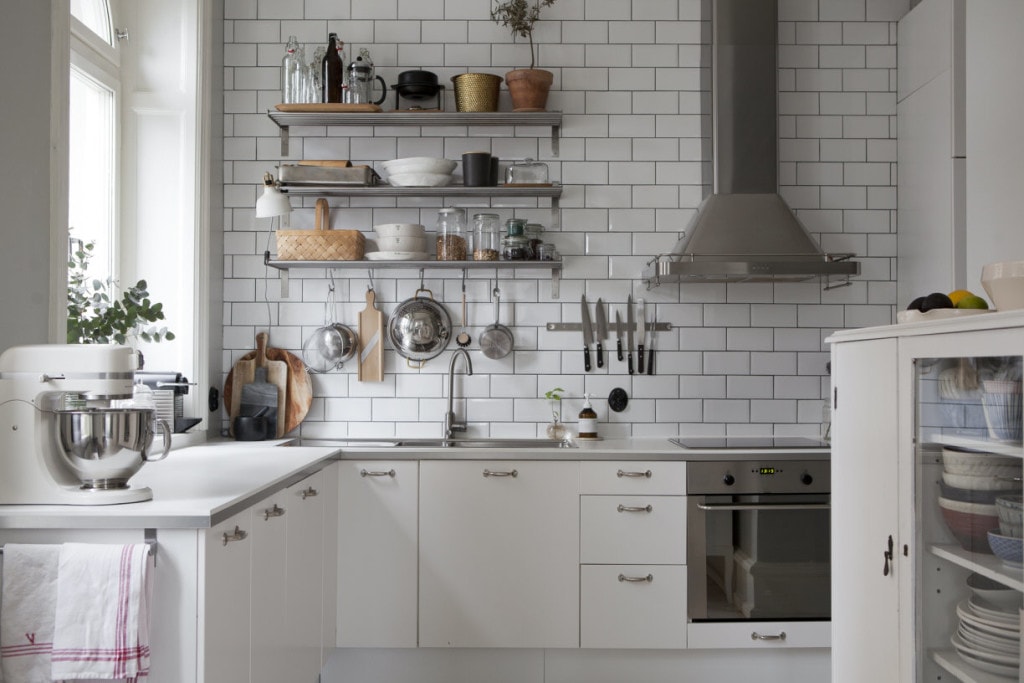 Fresh and cozy kitchen - via Coco Lapine Design blog