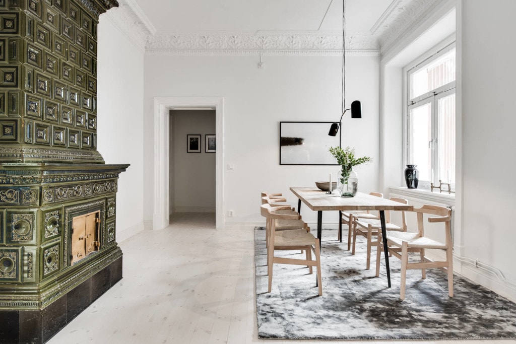 Kitchen and dining area in natural colors - via Coco Lapine Design blog