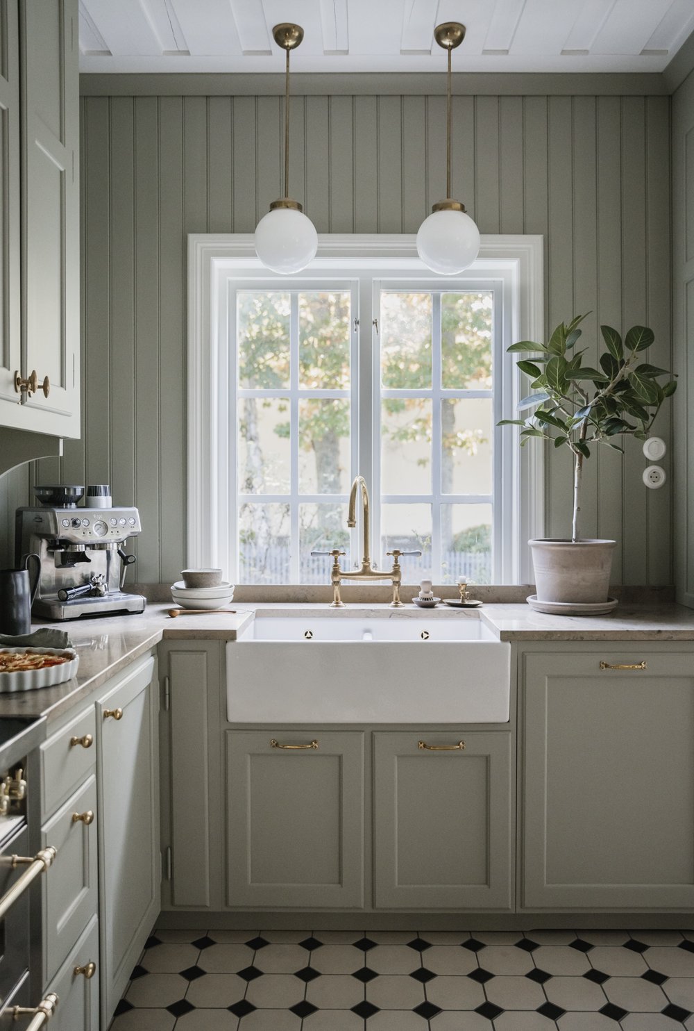 14 inspiring kitchens with sage green cabinets - COCO LAPINE DESIGN