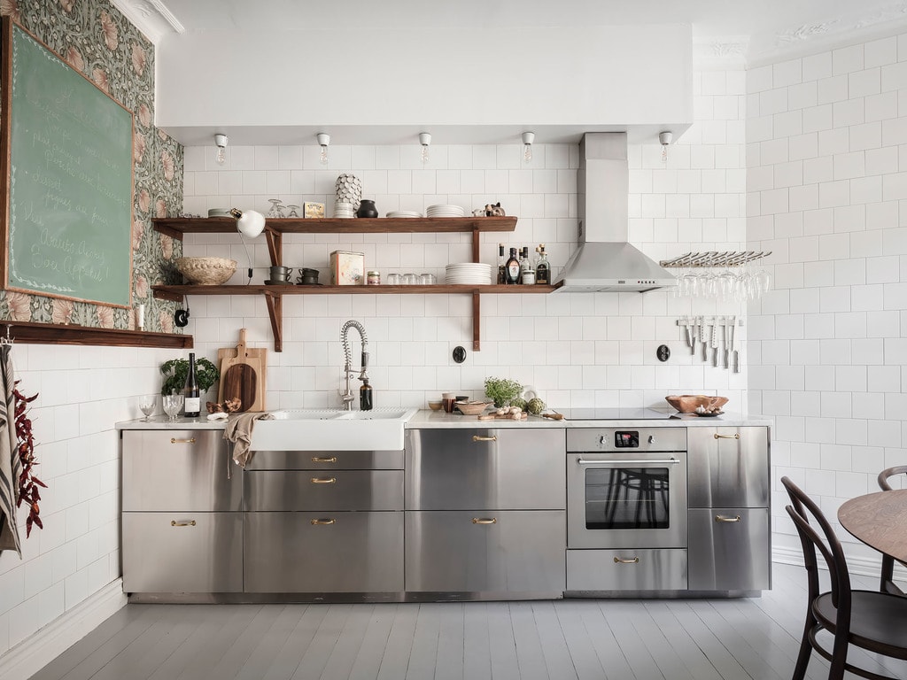 Stainless steel kitchen cabinets: 8 modern examples - COCO LAPINE