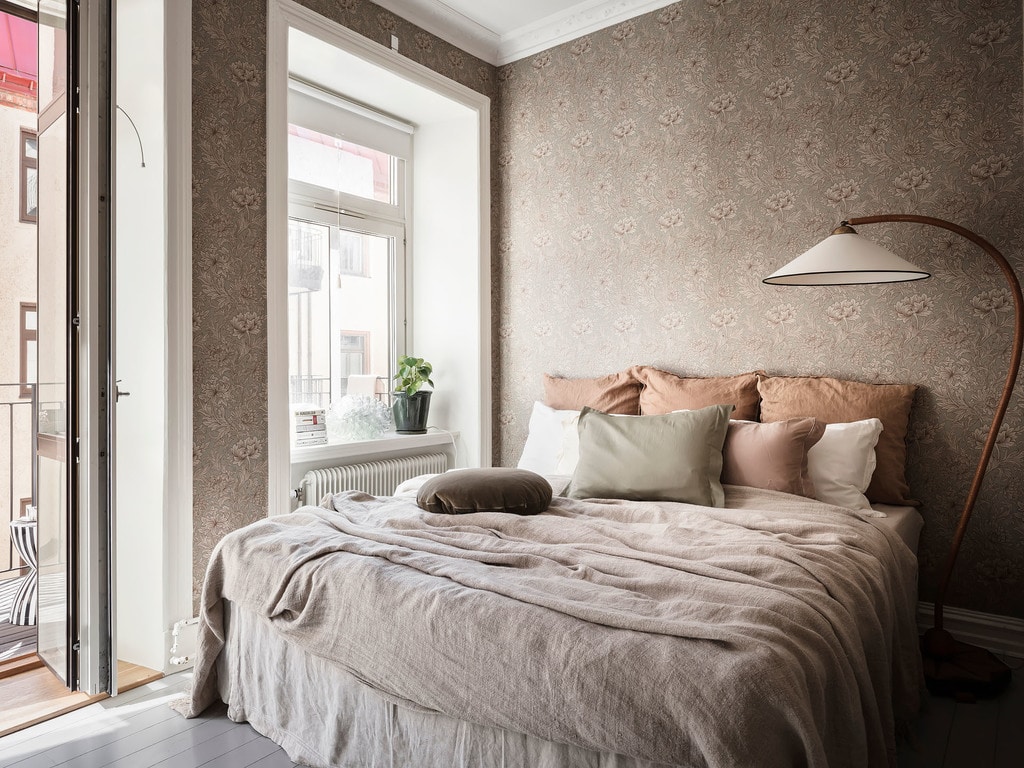 A classy beige bedroom wallpaper for a classic look with a modern twist