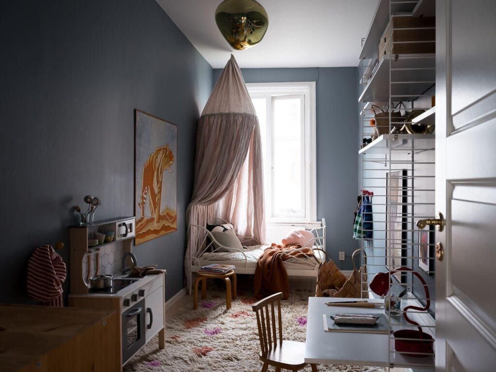 A kids' room with a pale blue wall color