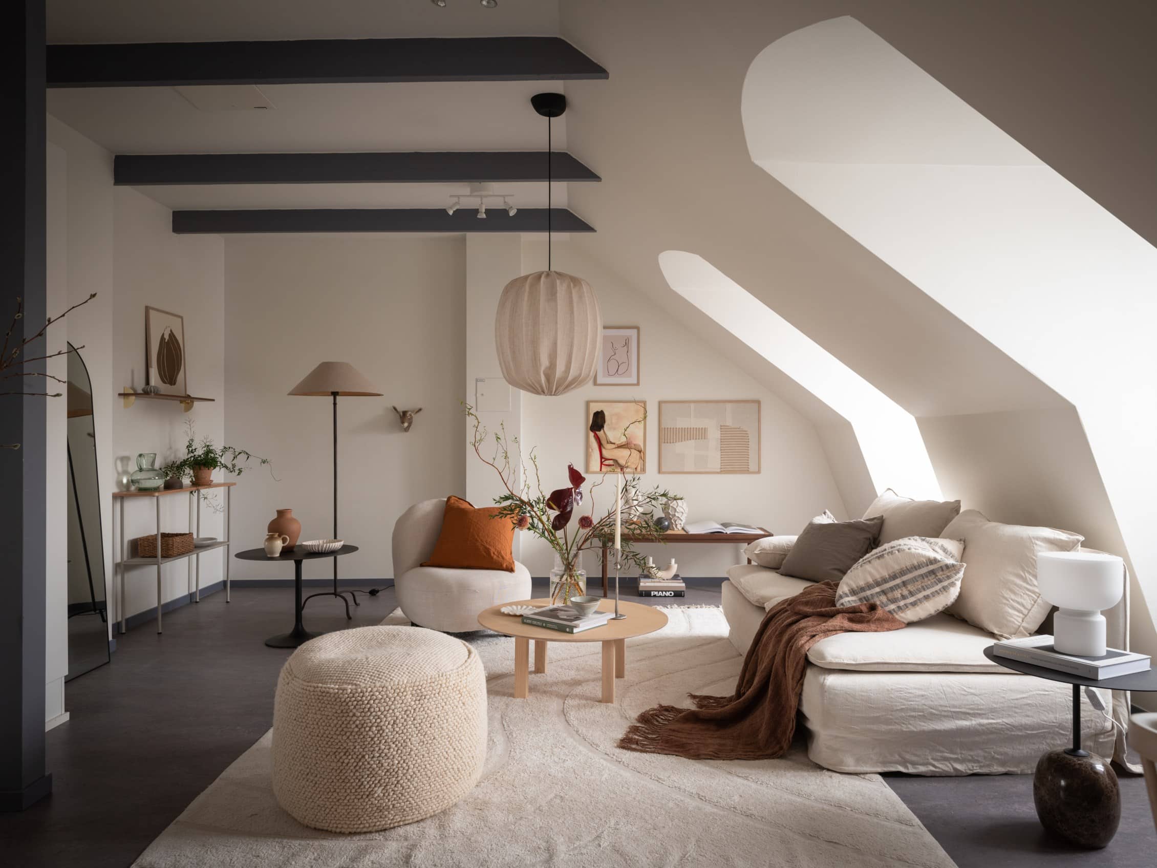 Charming Attic Apartment Decorating Ideas for a Cozy Home