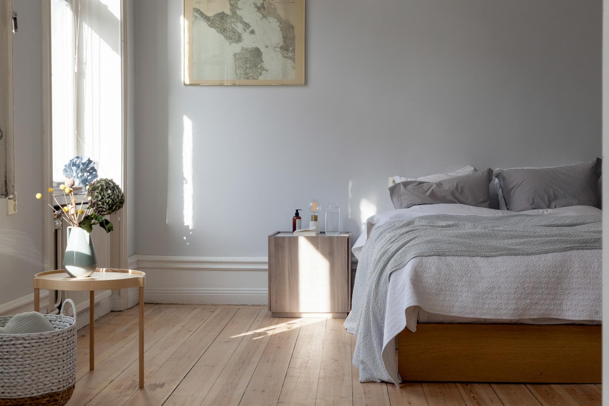 20 calming light grey bedroom wall ideas - COCO LAPINE DESIGN