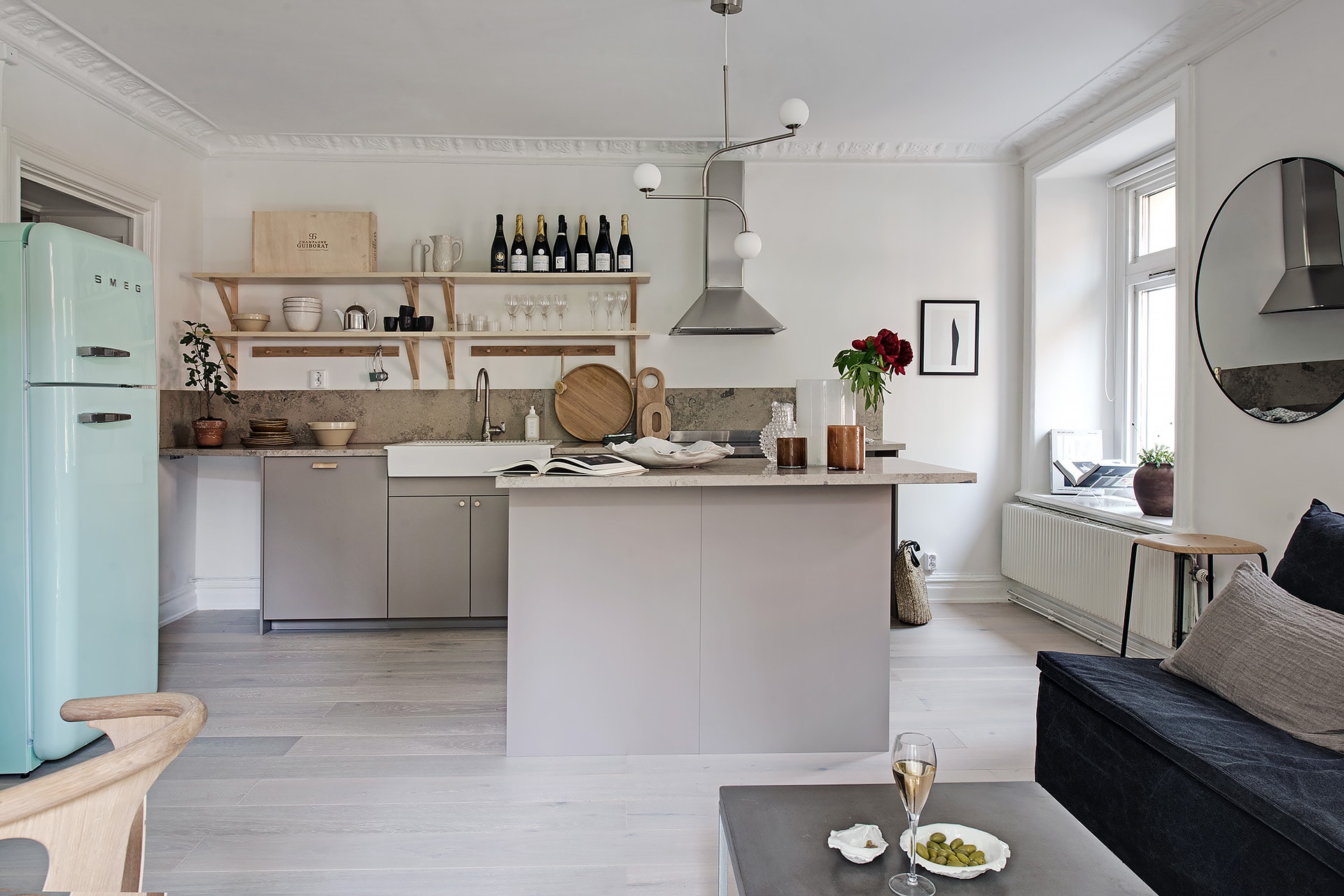 Cozy and warm looking studio - COCO LAPINE DESIGNCOCO LAPINE DESIGN