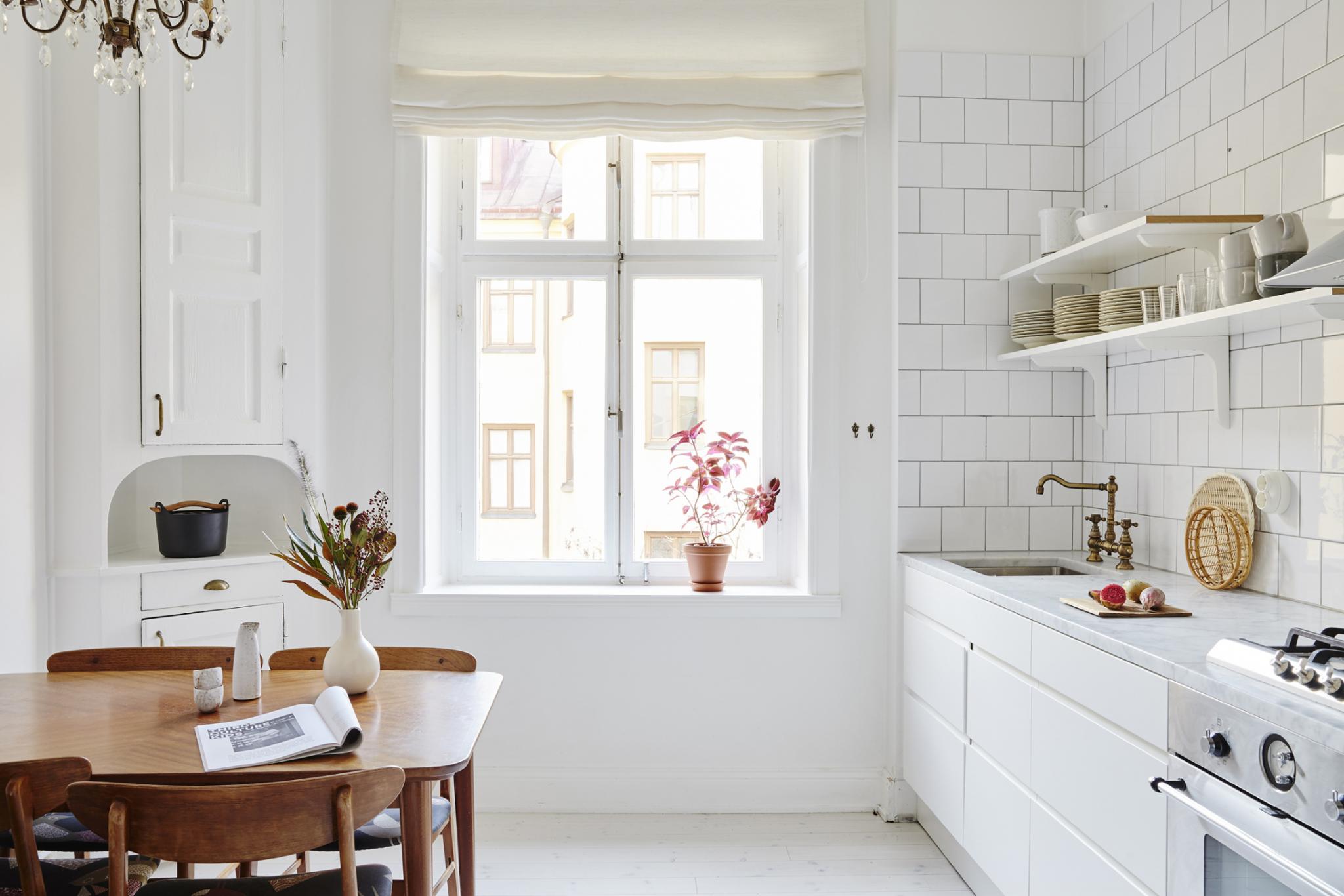 Minimal yet cozy beige kitchen - COCO LAPINE DESIGNCOCO LAPINE DESIGN