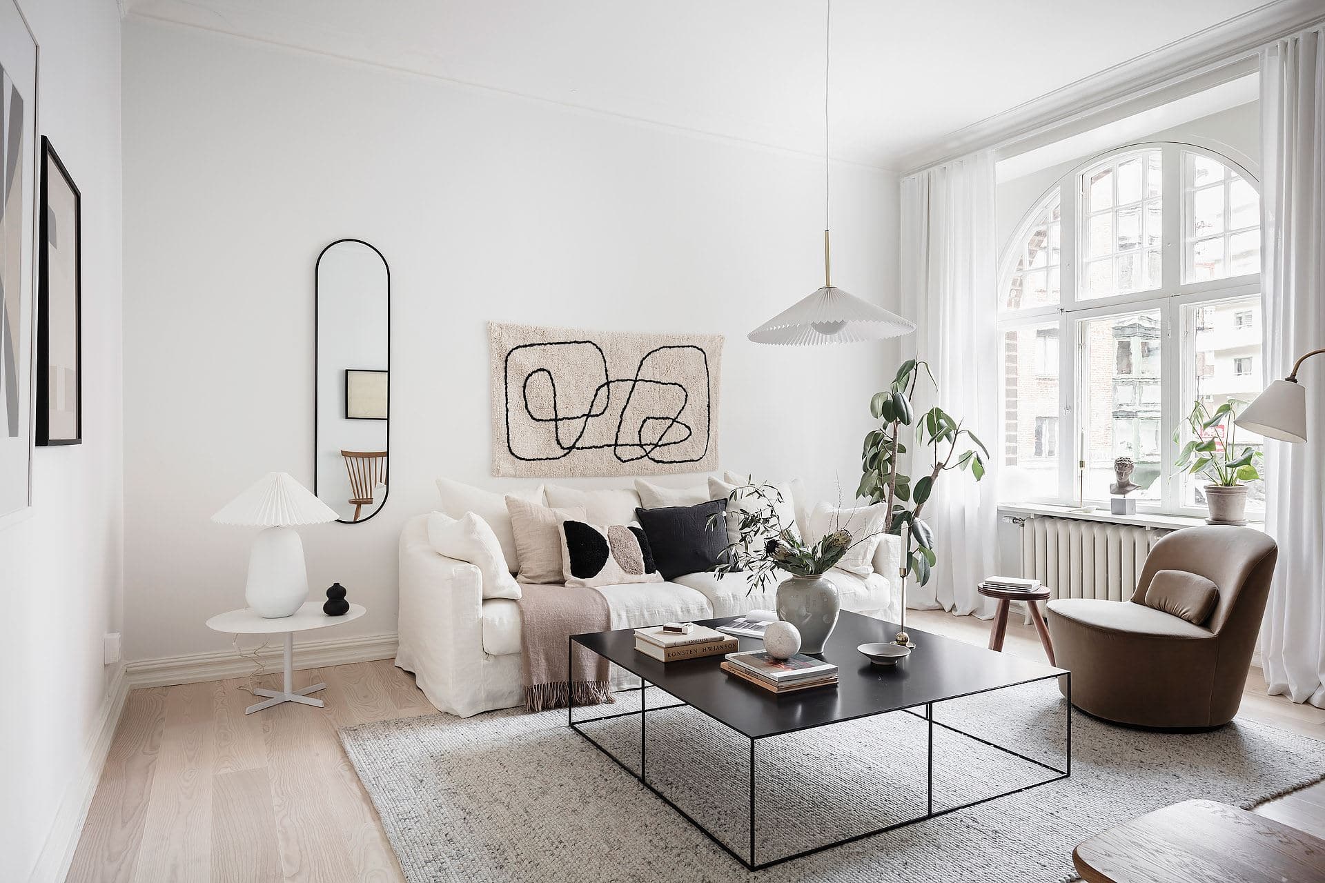 Crisp white home with beautiful details - COCO LAPINE DESIGNCOCO LAPINE  DESIGN