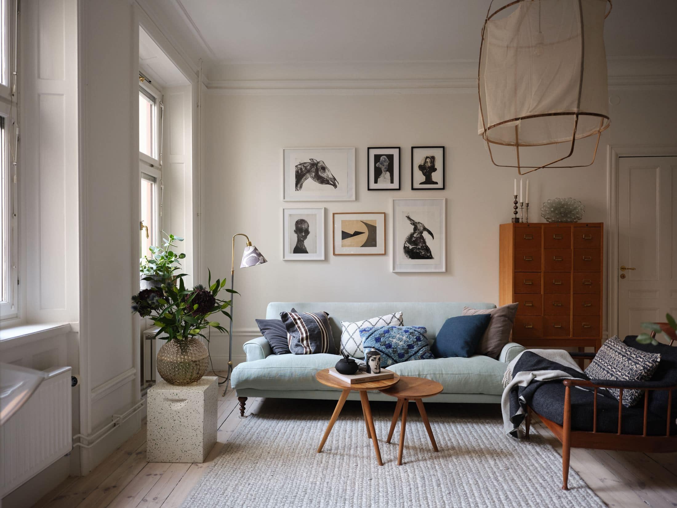 Beige kitchen with turn of the century elements - COCO LAPINE DESIGNCOCO  LAPINE DESIGN