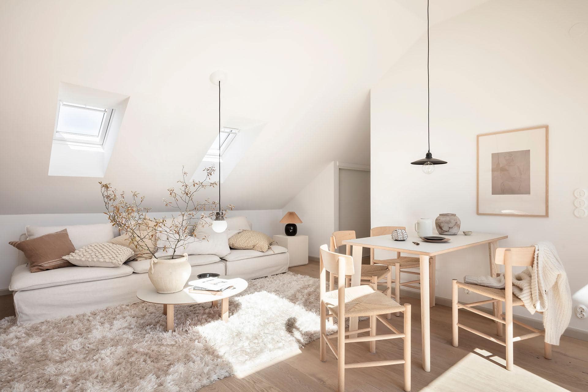 Home tour: Beige and off-white kitchen in an attic apartment 