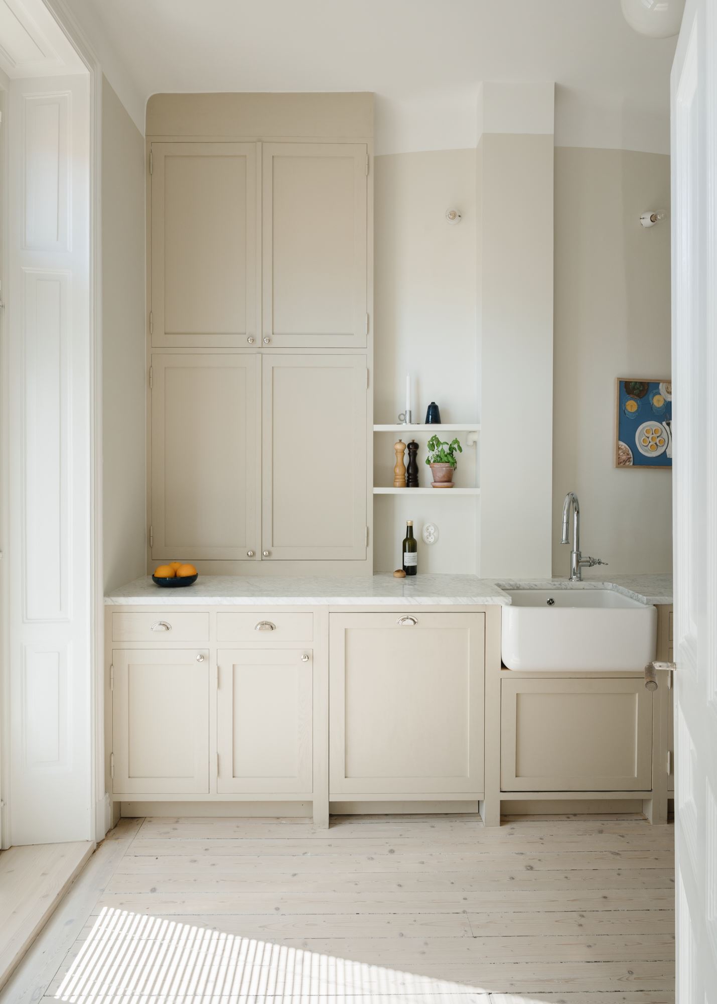 Off white kitchen cabinets hotsell