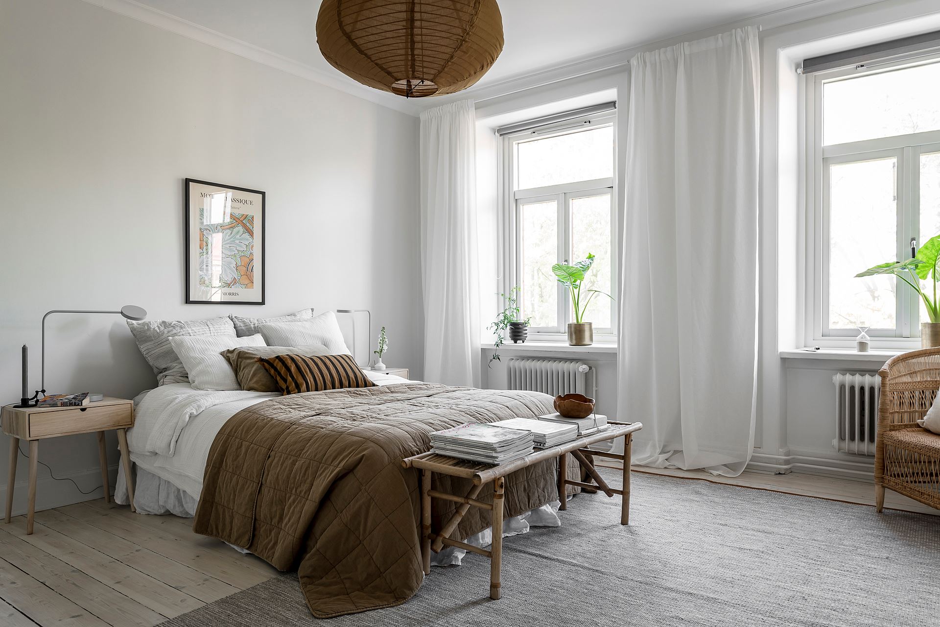 Simple bedroom with natural details - COCO LAPINE DESIGNCOCO LAPINE DESIGN