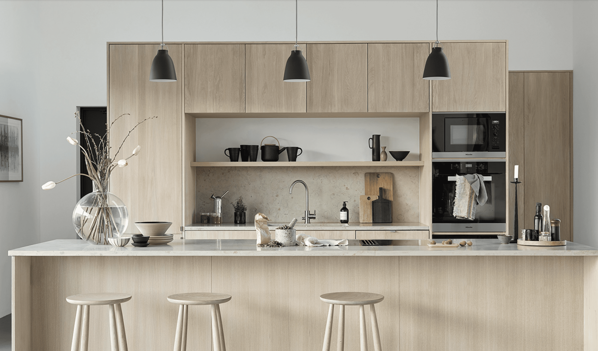 White Cabinets With Black Appliances: 17 Stunning Kitchens