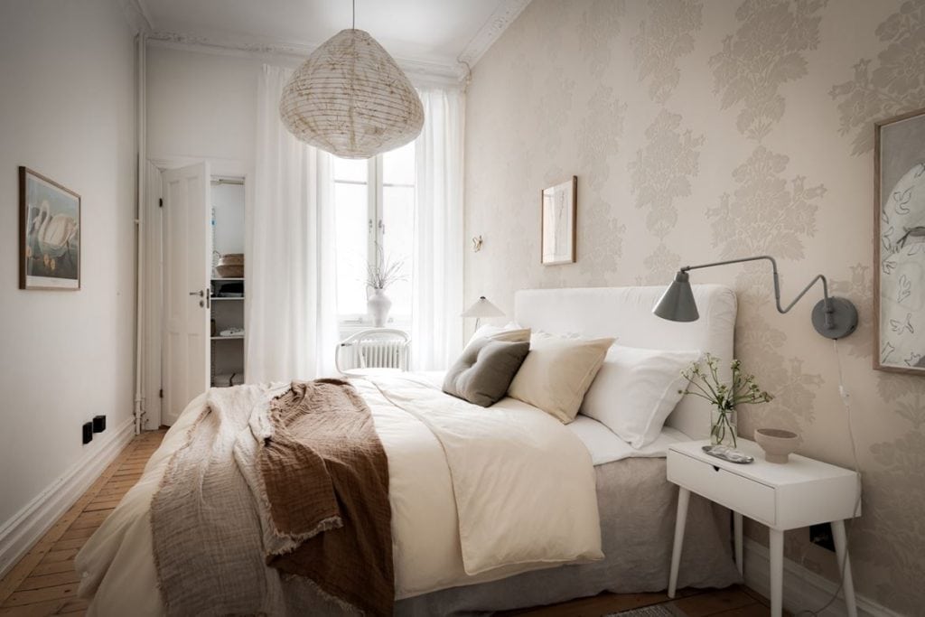 A beige classic bedroom wallpaper design in a modern and minimal bedroom design