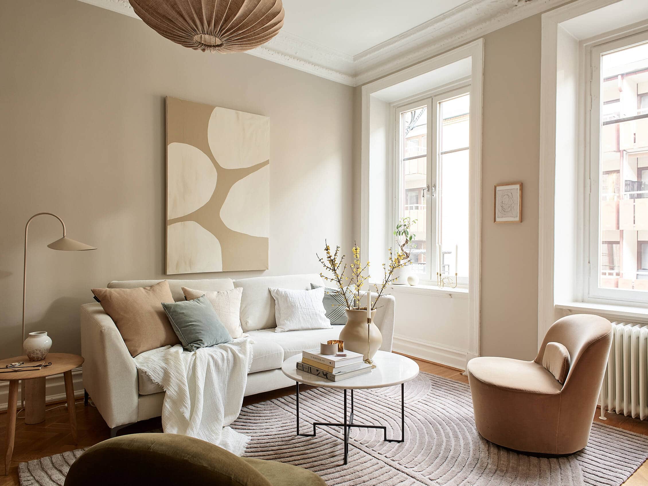 living room beige walls with black