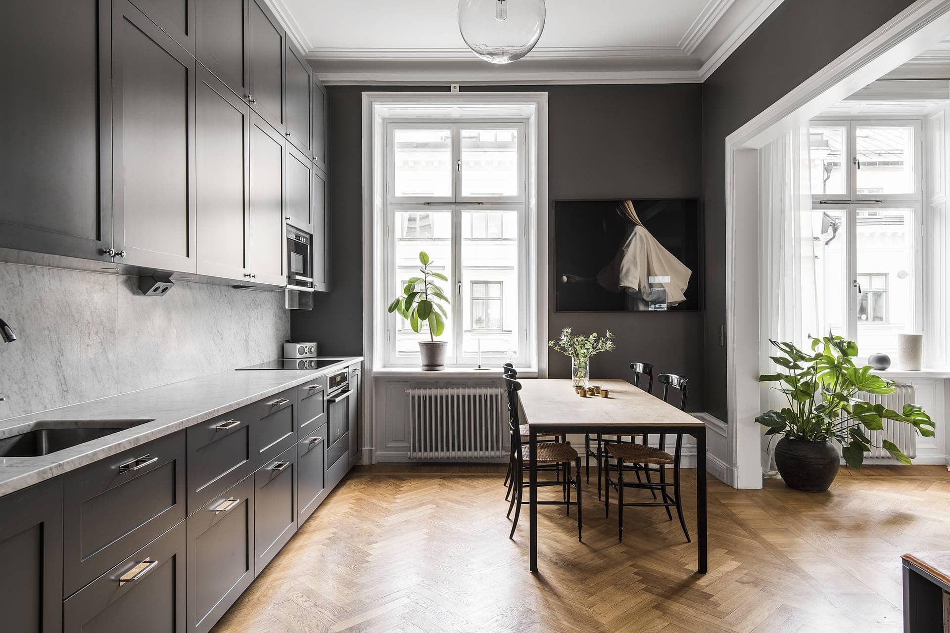 Cozy dark grey kitchen - COCO LAPINE DESIGNCOCO LAPINE DESIGN