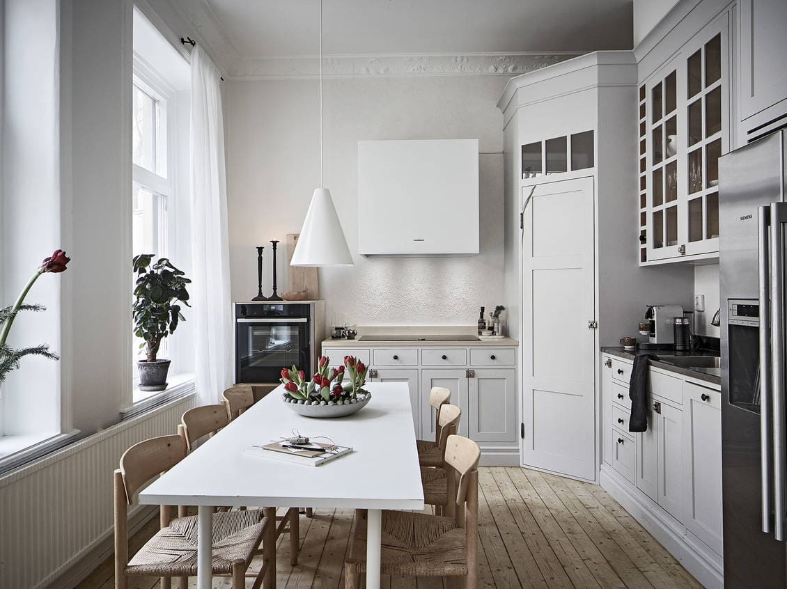 Minimal yet cozy beige kitchen - COCO LAPINE DESIGNCOCO LAPINE DESIGN